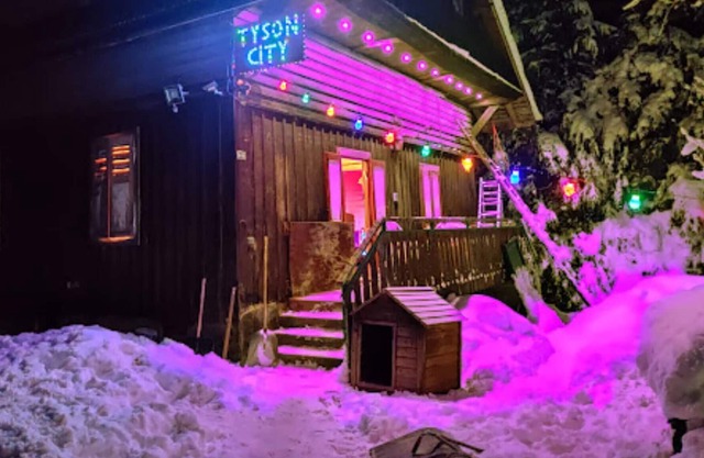 Chalet 8 People + Large Land And River