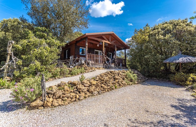 Chalet 'Afrique' with Mountain View, Shared Pool and Private Terrace
