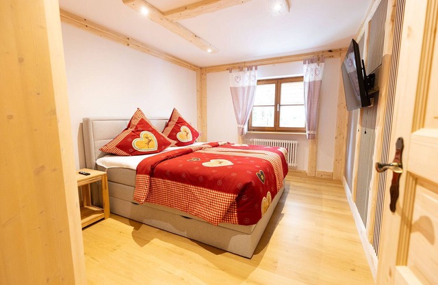 Chalet 'Au' with Mountain View, Private Terrace and Wi-Fi