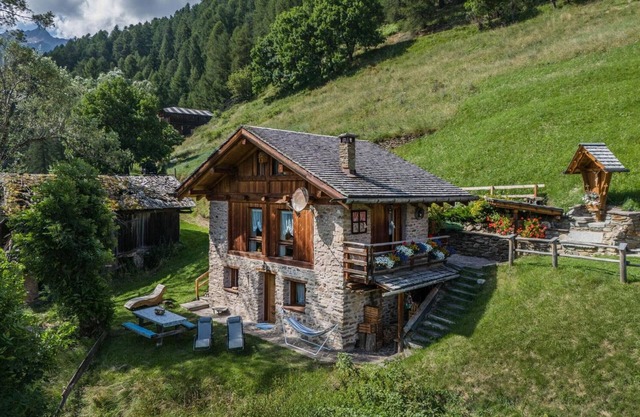 Chalet 'Baita Mas Sternai Nel Parco' with Mountain View, Private Garden and Wi-Fi