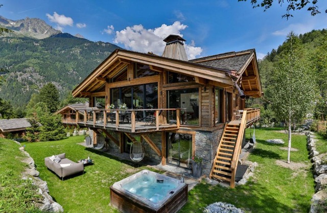 Chalet Black Squirrel