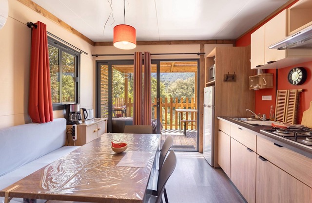Chalet 'Canada' with Mountain View, Shared Pool and Private Garden