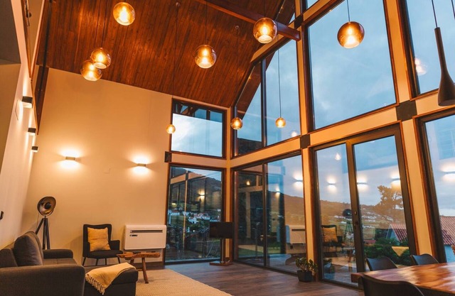 Chalet 'Cabanas Do Pico 2a' with Sea View, Wi-Fi and Air Conditioning