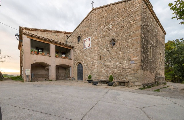 Chalet 'Casa Refugi Les Orenetes' with Shared Terrace and Kitchen