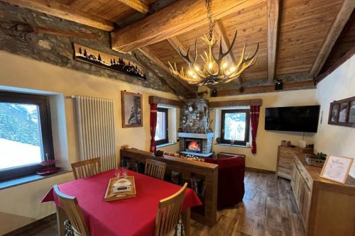 Chalet Chez Louis - Alpine Charm with Mont Blanc View & Ski Access