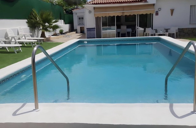 Chalet con Jardin, Piscina Privada y parking