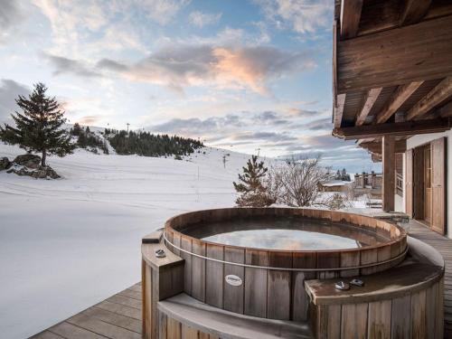 Chalet d'exception avec sauna et jacuzzi, accès direct aux pistes - FR-1-563-111