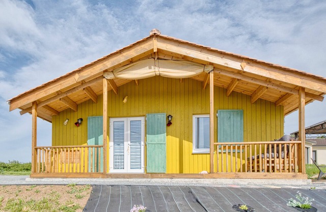 Chalet 'De Campagne En Dordogne' with Private Terrace and Private Garden