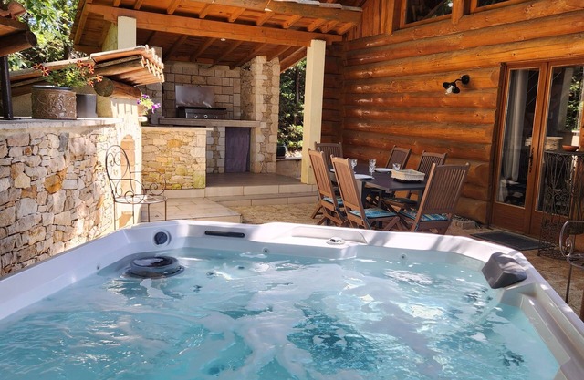CHALET EN RONDINS AVEC SPA Summer weekly rental (5 PERSONS)
