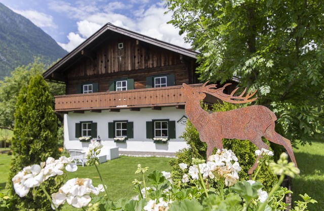 Chalet Foresthouse, Chalet, only 25 minutes to Salzburg, garden, sauna, whirlpol