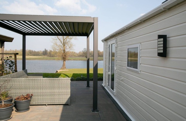 Chalet for 4 people, located on the water