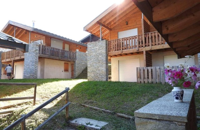 Chalet, Ground floor, balcony, tv, ski locker, 100m², La Norma