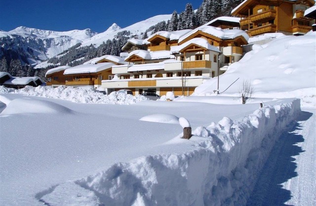 Chalet in Saalbach near Ski Lift & Sauna