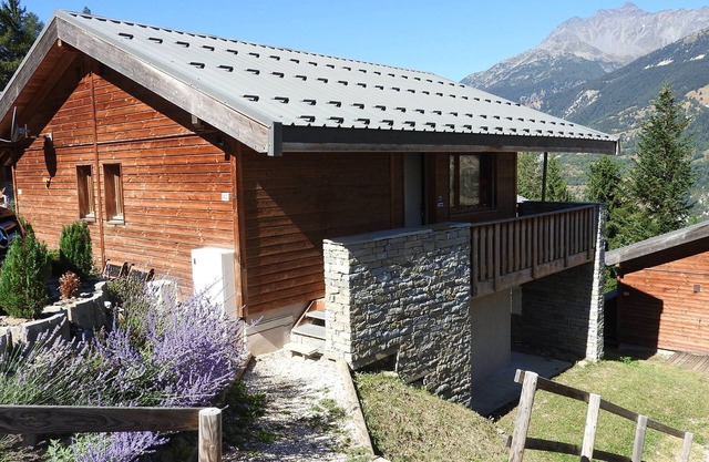 Chalet in La Norma near Ski Lift