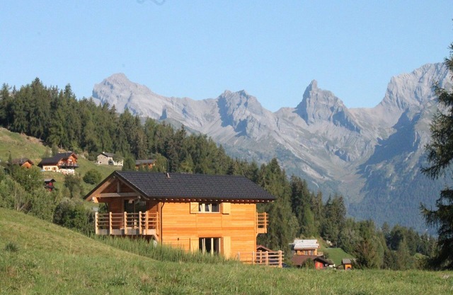 Chalet in La Tzoumaz near Ski Lift