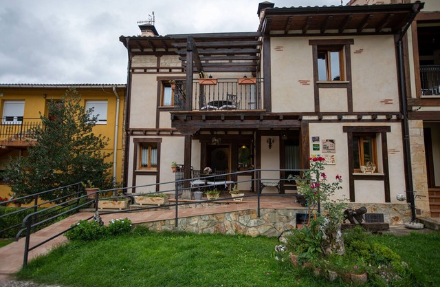 Chalet in Toba near Montes Obarenes Park