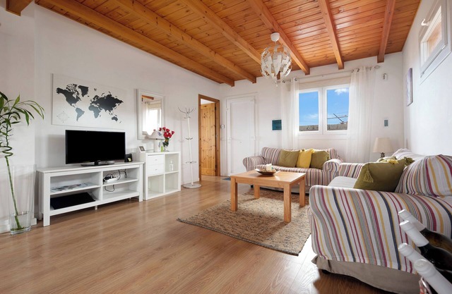 Chalet las Viñas 2 with Mountain View, Wi-Fi, Garden & Terrace