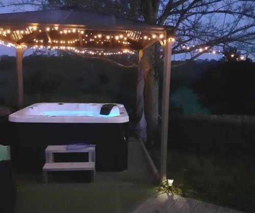 Chalet Mélèze - Les Chalets de Barruérot - Spa jacuzzi privatif - Piscine en été