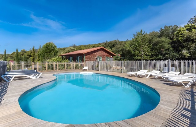 Chalet 'Maroc' with Mountain View, Shared Pool and Private Terrace