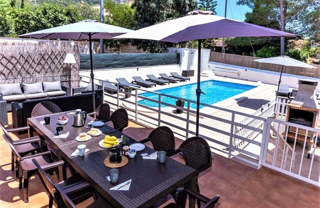 CHALET MONTESOL, LUXURY IN THE BEST AREA OF LA DROVA, NEXT TO GANDIA
