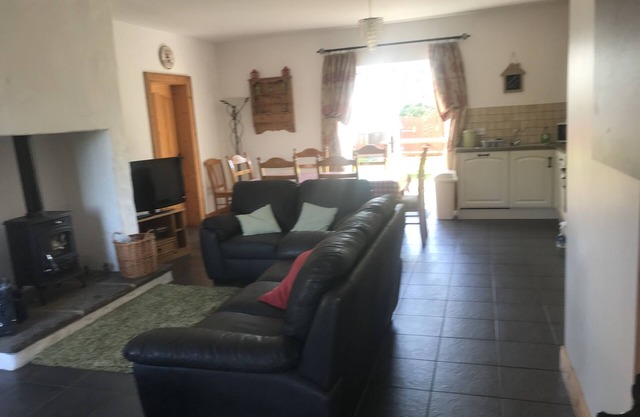 Chalet near Moira, 20 mins Belfast, free WiFI/Parking, super location for NI