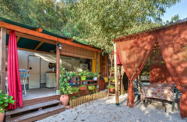 Chalet "nel verde di Cavo" with Wi-Fi & A/C