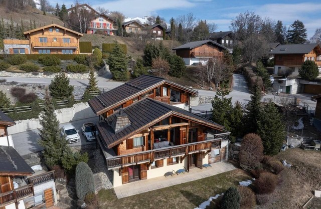 Chalet Renard Blanc is a luxurious yet cozy home for skiing, golfing, and hiking