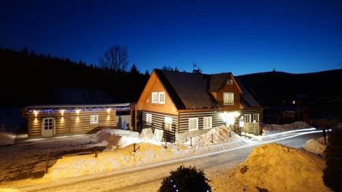 Chalet Schäfer s vyhřívaným bazénem se slanou vodou