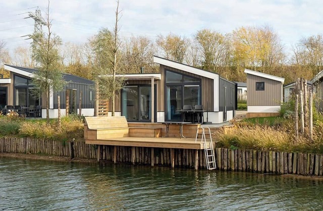 Chalet with 4 bedrooms, a terrace and a jetty