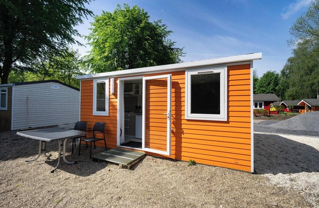 Chalet with a furnished garden