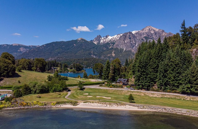 Chalet with amazing lake and golf course view! 4 BD 3 Bath