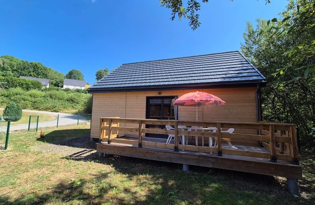 Chalet with terrace and garden 5 minutes from the village, near lake and ski resorts