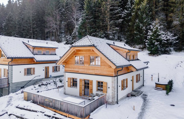 Chalet with hottub, sauna and large terrace