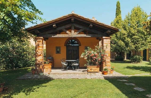 Chalet with pool in Cortona