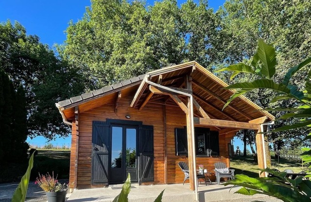 Chalet with swimming pool. Magnificent view!