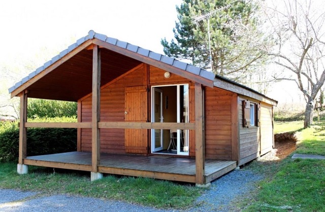 Chalets Familiaux avec Terrasse, Activités en Été et Tous Conforts au Camping 2 Étoiles