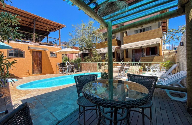 Chalets with 1 or 2 suites, living room, kitchen equpada, swimming pool, sauna and mirant