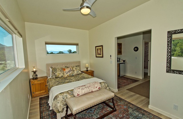 Challenger Views on Ridgecrest: Upstairs Suite
