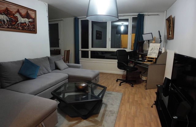 Chambre à qlq min du Technocentre et Château de Vers Bien Située Jeux Olympiques