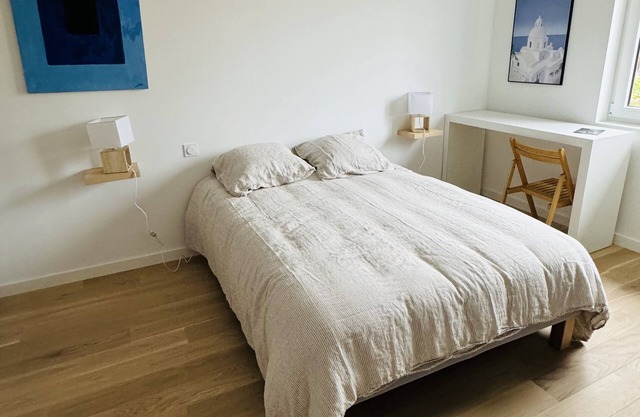 Chambre Avec Salle de Bain Privée Dans Maison, Proche Autoroutes et Commerces