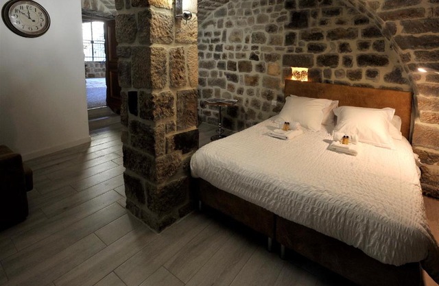 Chambre Comballe charmante avec jacuzzi