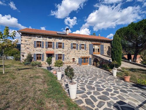 Chambre d'hôtes en ferme restaurée avec piscine et espace pour groupes - FR-1-582-504