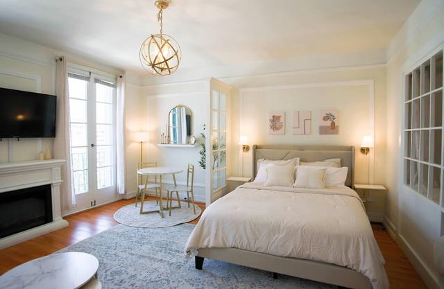 Chambre de Bonne in Downtown Long Beach across from the Convention Center~