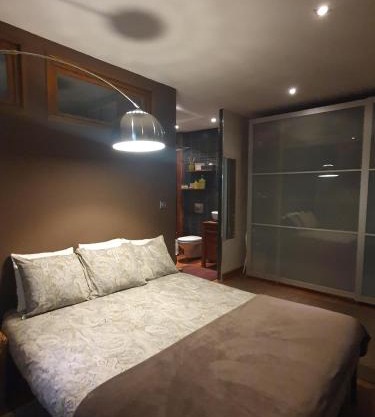 Chambre double accueillante avec douche privative
