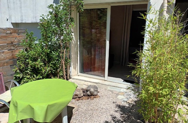 Chambre raisin 2p, pour 2 nuits max, a 6km du festival de piano de la roque d'anthéron à 100m de la piscine