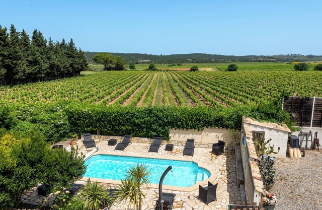 Character gite with swimming pool, surrounded by vineyards, 30 min drive from the Mediterranean coast.