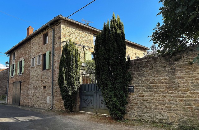 Character house near vineyards, Le Clos de Laly
