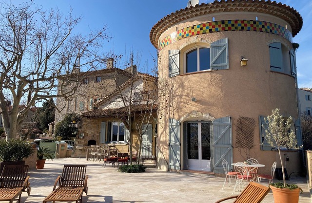 Character house in Marcel Pagnol's village with large terrace and view