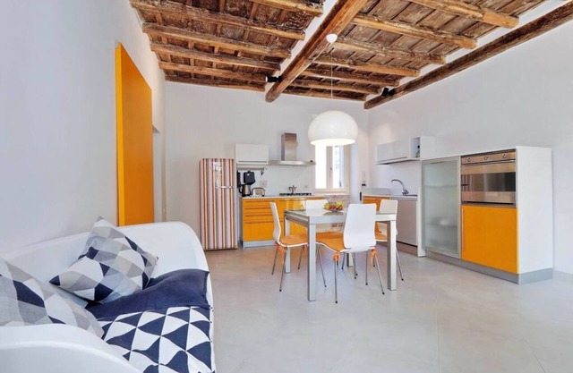 Characteristic apartment for 5 in the heart of the historic center