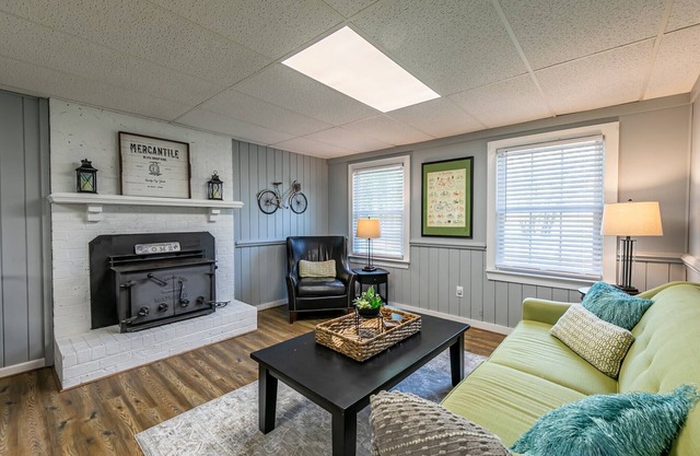 Charles City Cap to Cap Cottage- 1/4 mile from Cap to Cap trail